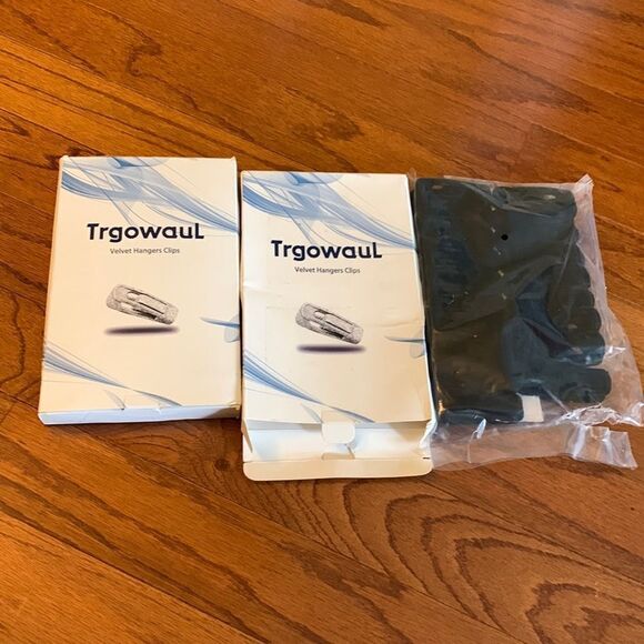 20 piece X2 (total 40 pc) velvet hanger clips. - Picture 3 of 7